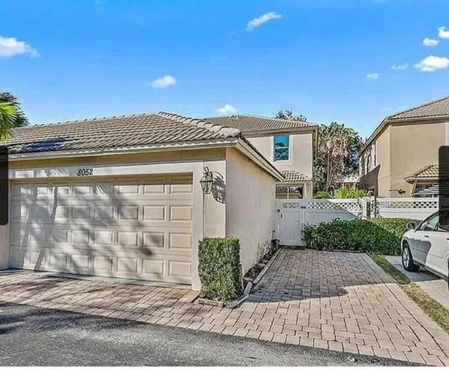 Residence photo 3