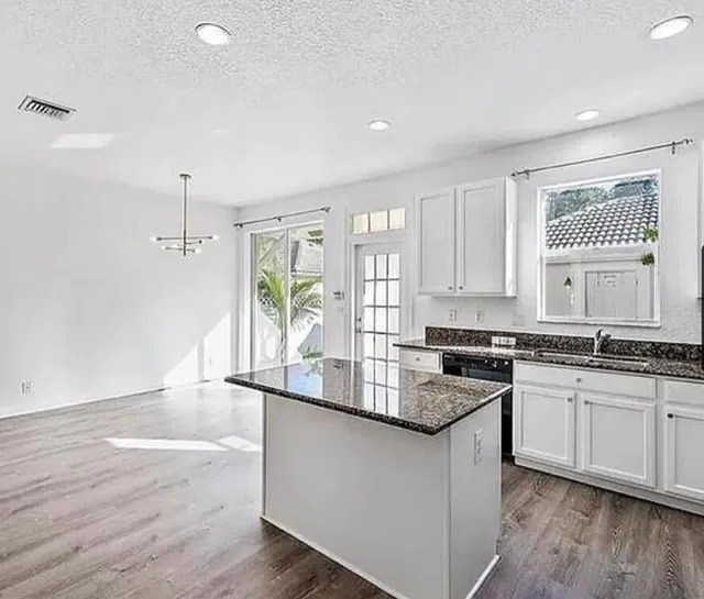 Residence photo 4