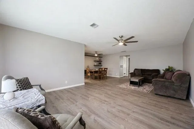 Unit C photo 3
