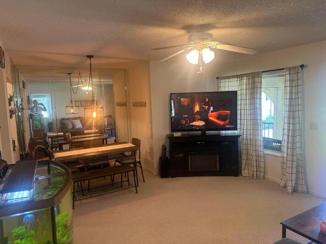 Unit C-2 photo 8