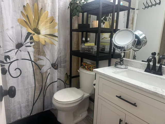Unit C-2 photo 14