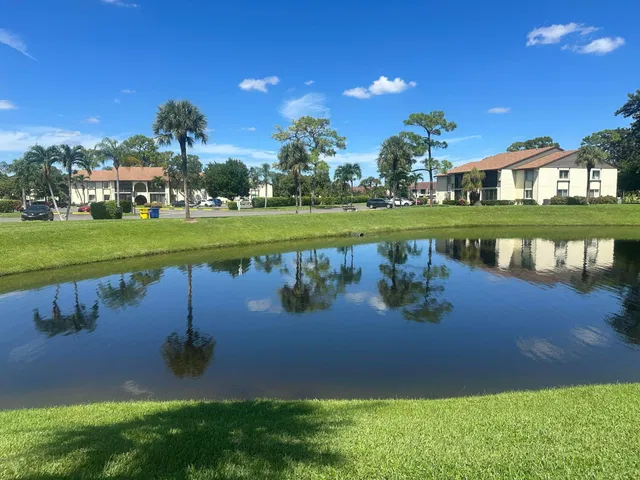 Unit C-2 photo 17