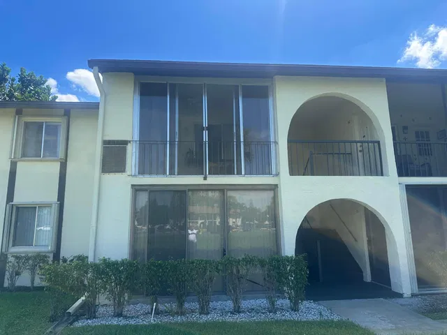 Unit C-2 photo 18