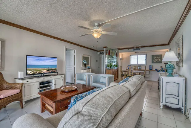 Unit 1008 photo 11