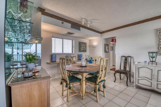 Unit 1008 photo 12