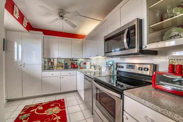 Unit 1008 photo 14