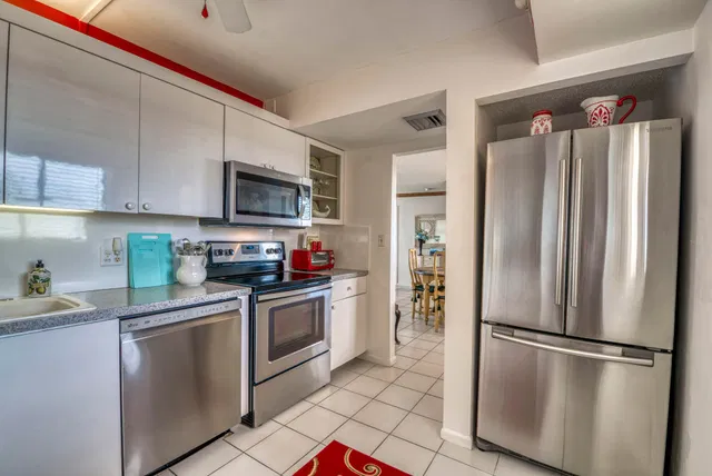 Unit 1008 photo 15