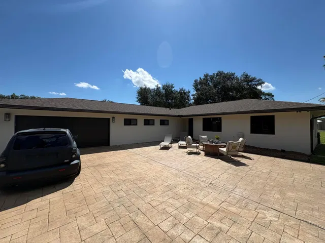 Residence photo 2