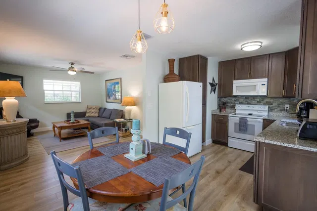 Residence photo 2