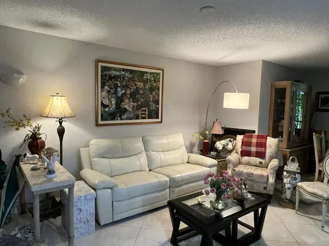 Unit 203 photo 6