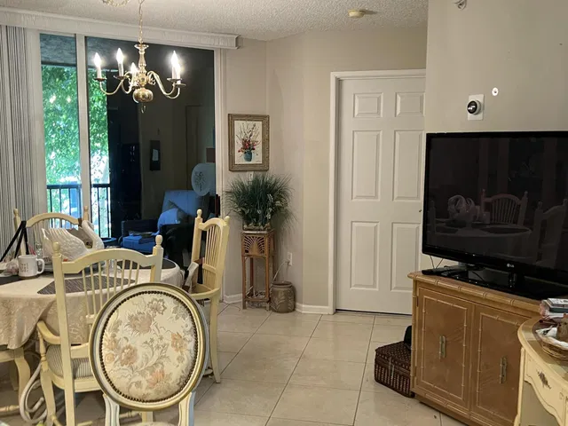 Unit 203 photo 8