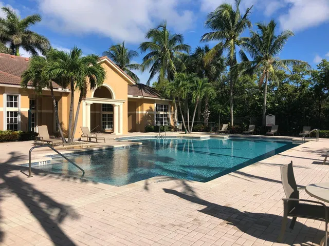 Unit 203 photo 16