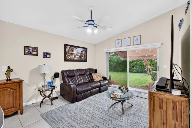  Residence photo 15