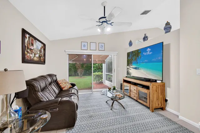  Residence photo 16