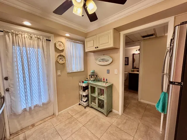 Unit B208 photo 2