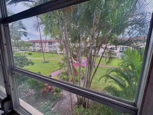 Unit B208 photo 6