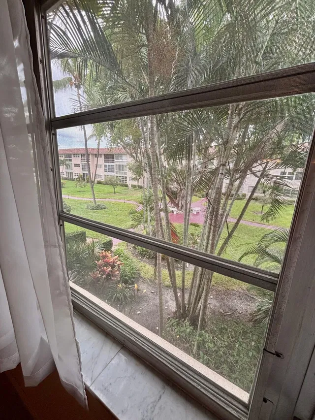Unit B208 photo 7