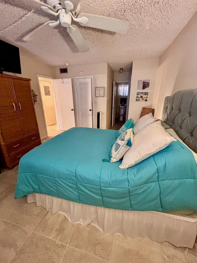 Unit B208 photo 11