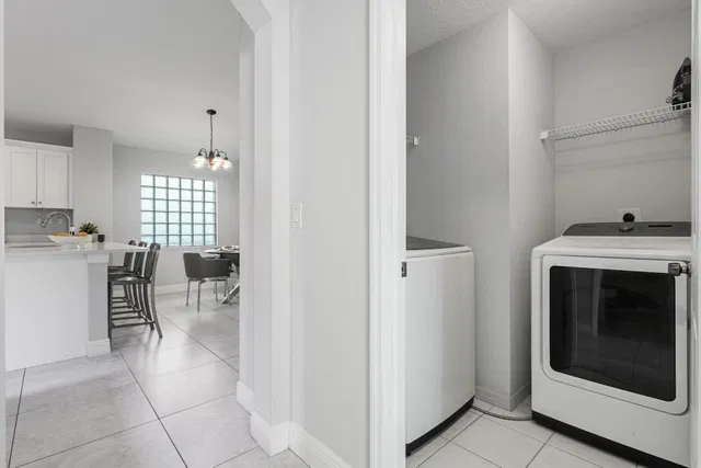 Residence photo 32