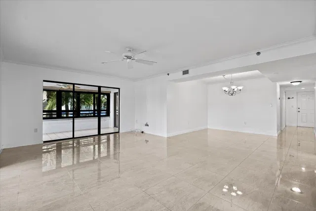 Unit 526 photo 5