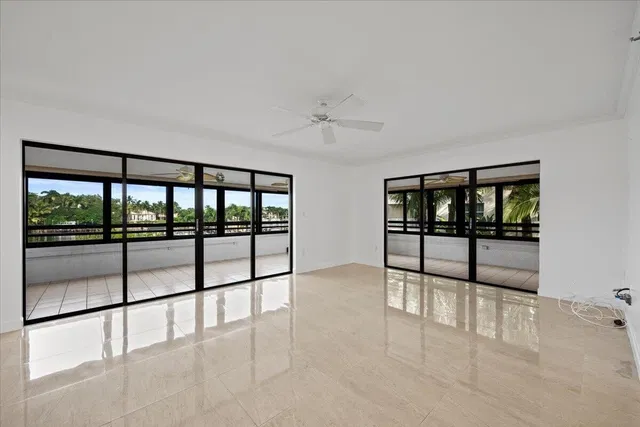 Unit 526 photo 6