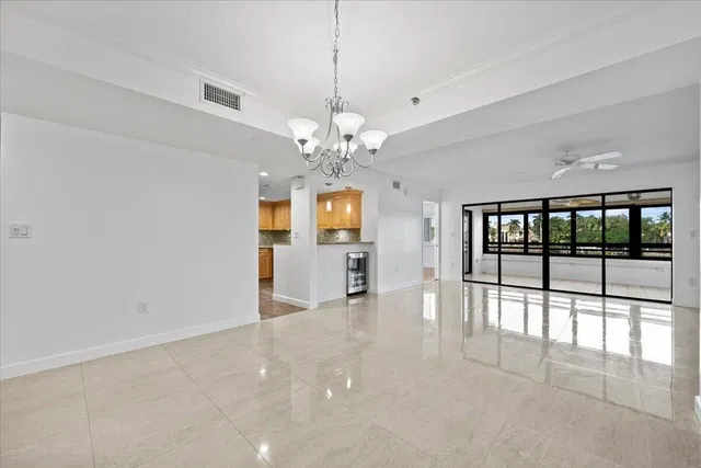 Unit 526 photo 10