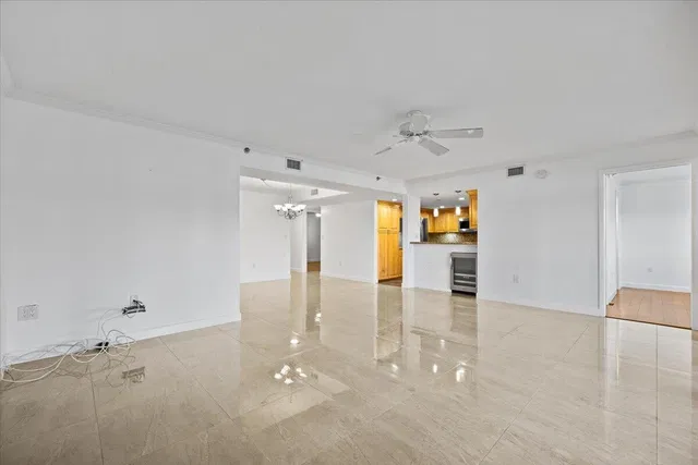Unit 526 photo 13