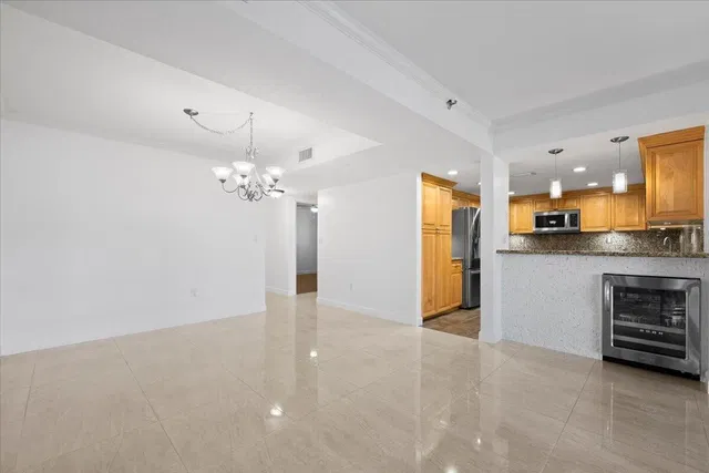 Unit 526 photo 14