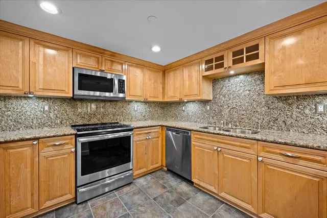 Unit 526 photo 15