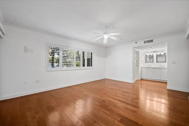 Unit 526 photo 20