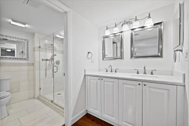Unit 526 photo 22