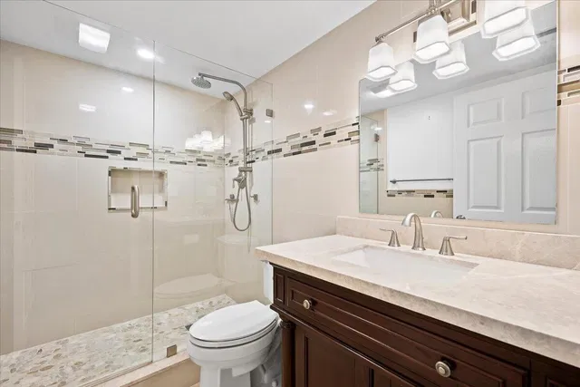 Unit 526 photo 28