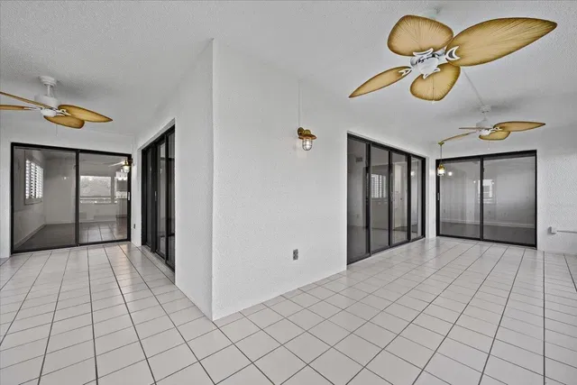 Unit 526 photo 29