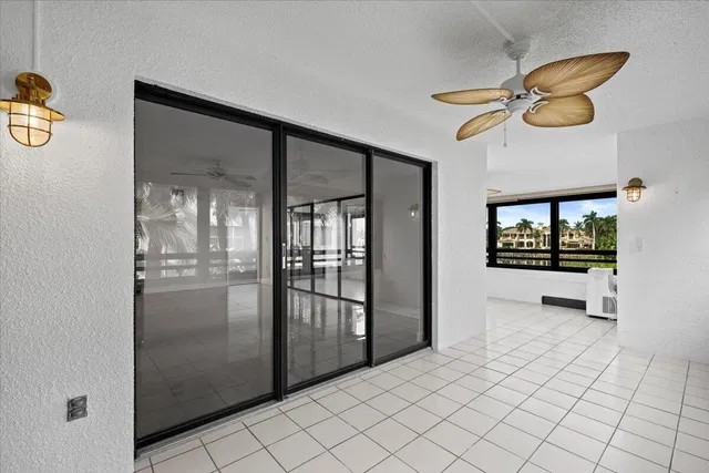 Unit 526 photo 32