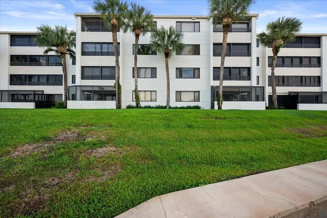 Unit 526 photo 36