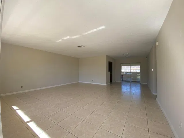 Residence photo 3