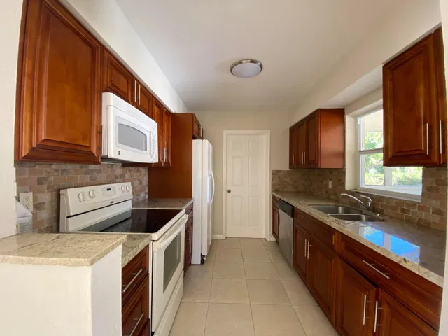 Residence photo 5