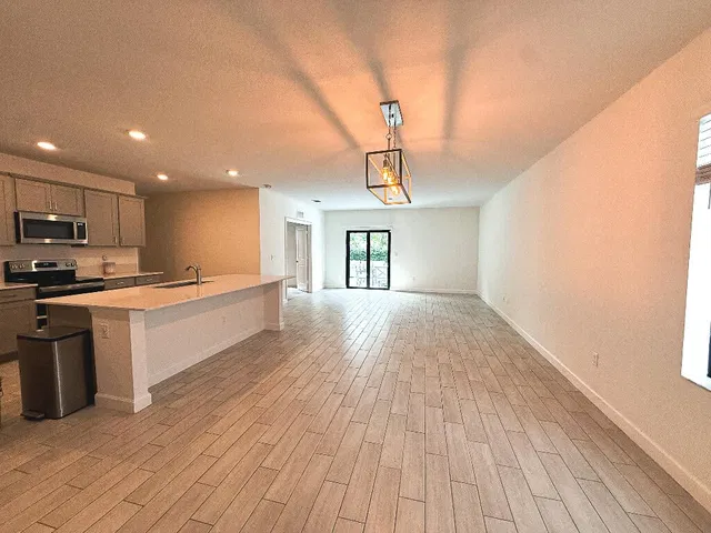 Residence photo 3