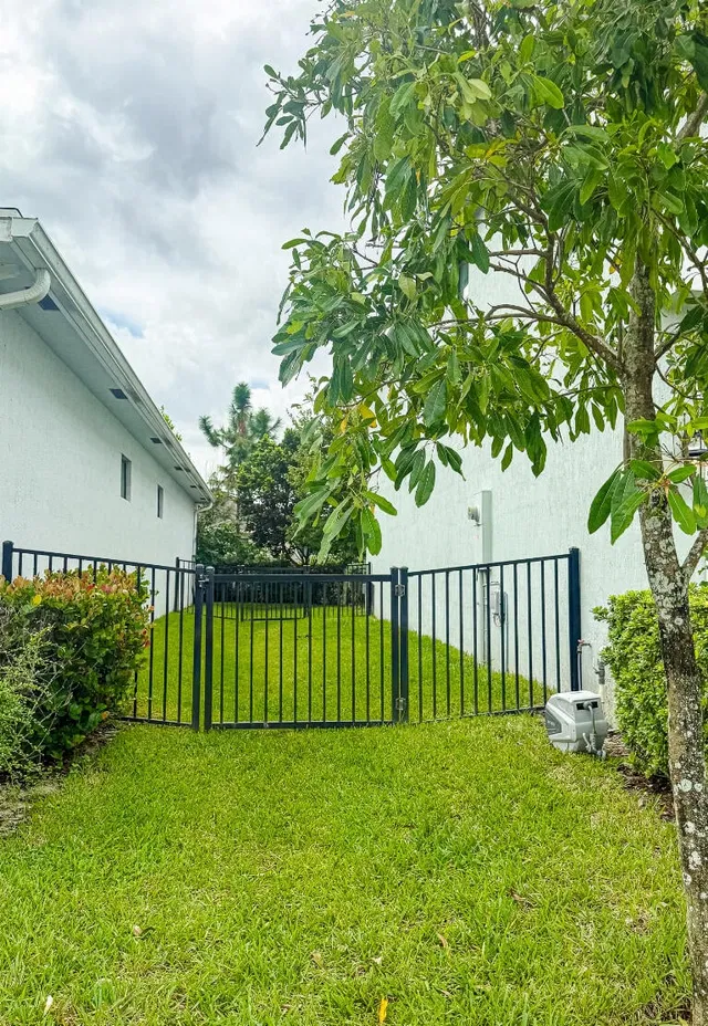 Residence photo 23