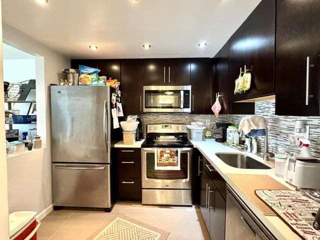 Unit 118 photo 4