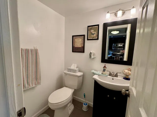 Unit 118 photo 8