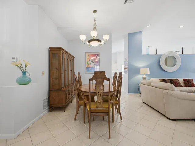 Residence photo 56