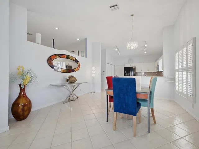 Residence photo 64