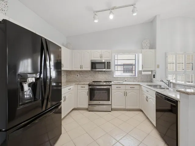 Residence photo 75