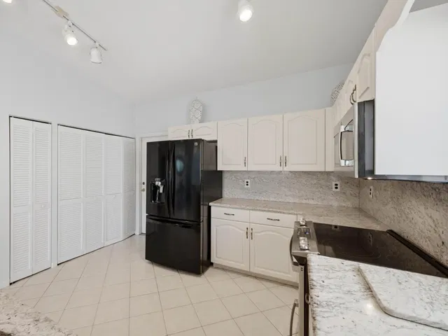 Residence photo 80