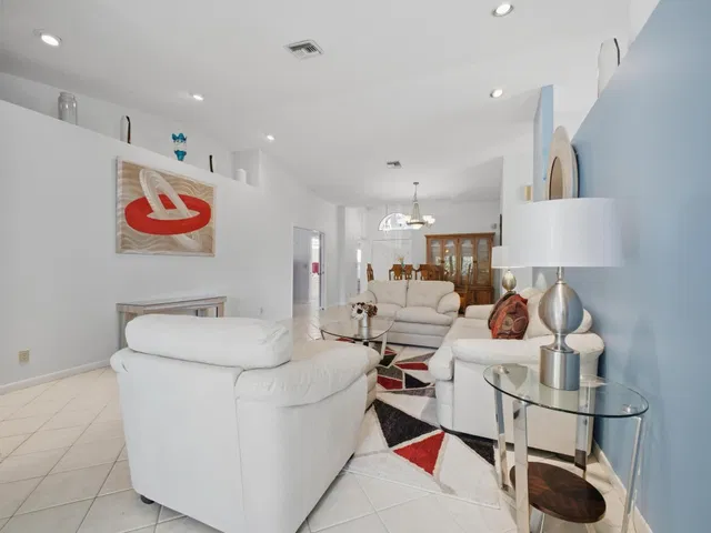 Residence photo 87