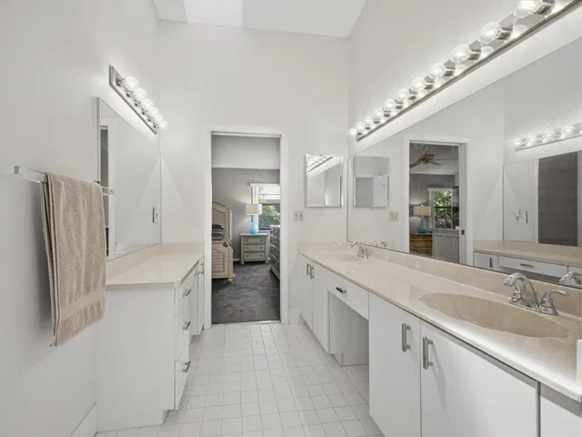 Residence photo 94
