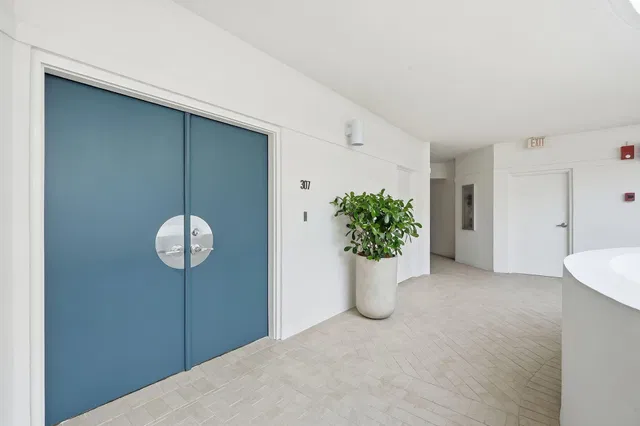 Sloan's Curve Palm Beach Unit 307N photo 3