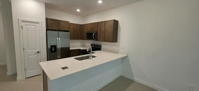 Residence photo 3
