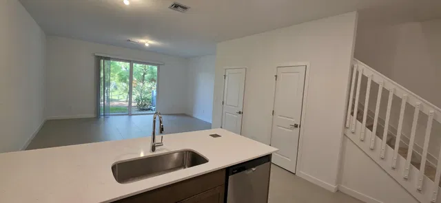 Residence photo 5